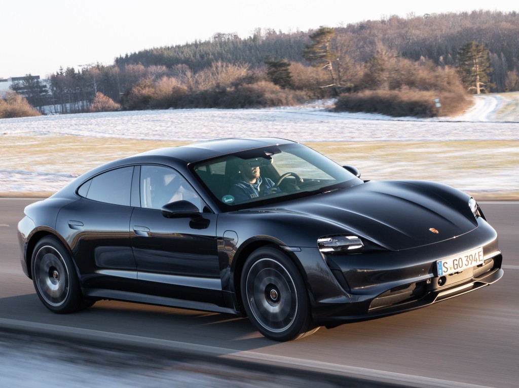 Porsche Taycan photo 19