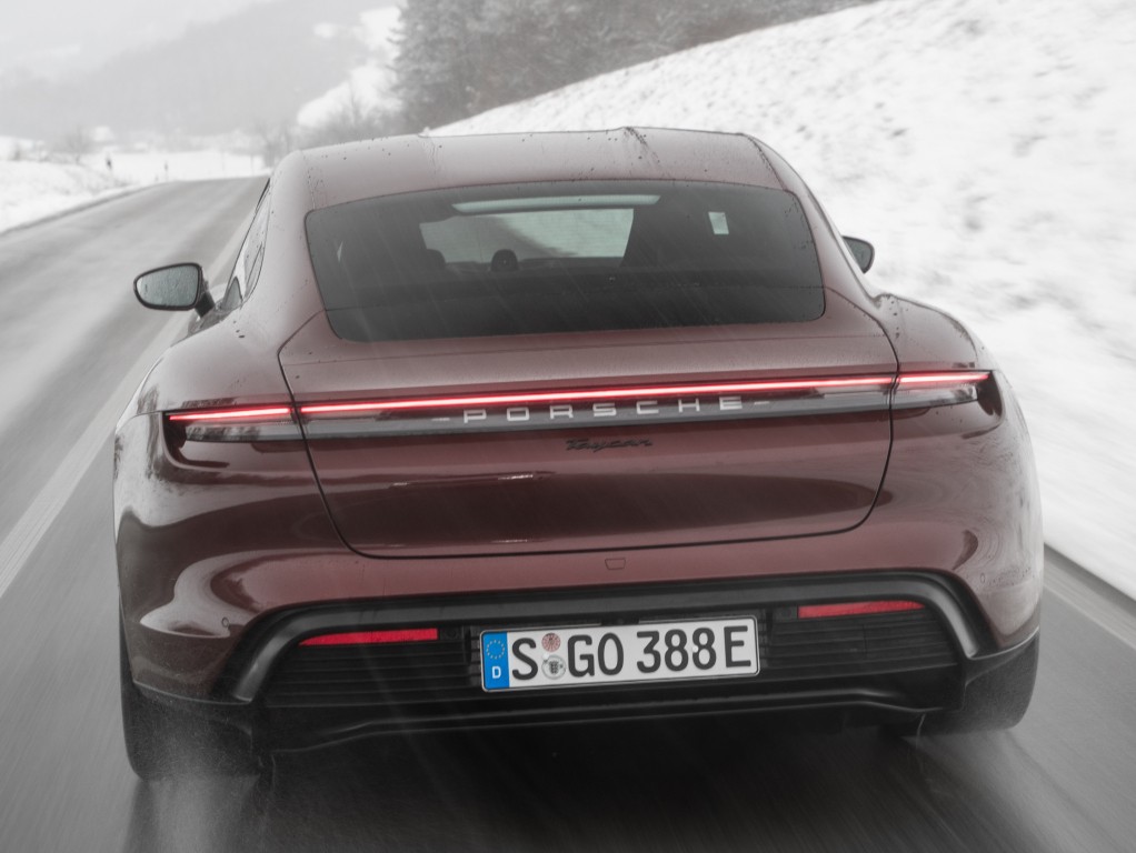 Porsche Taycan photo 20