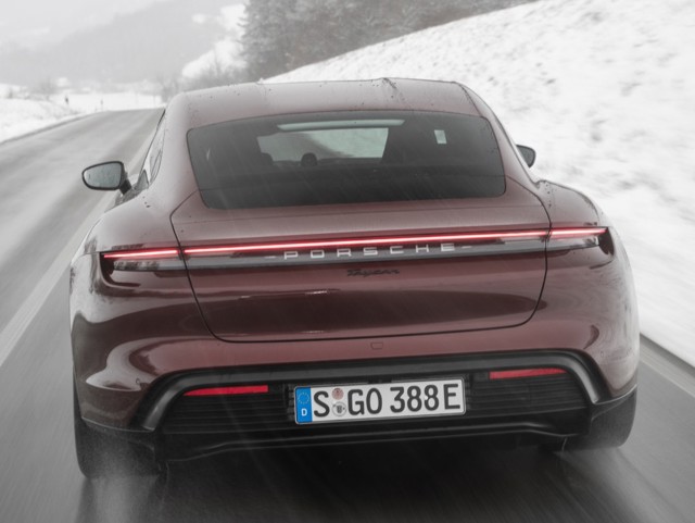 Porsche Taycan photo 20