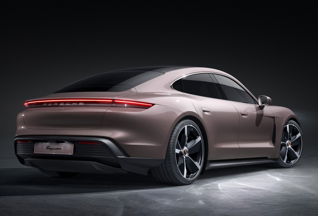 Porsche Taycan photo 21