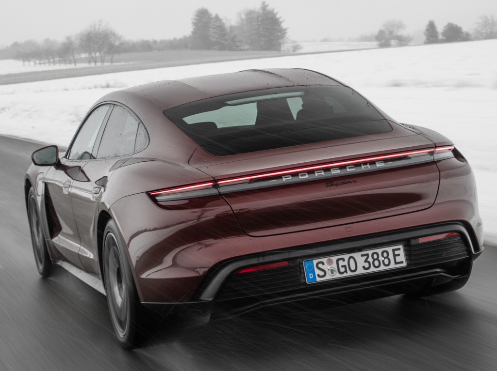 Porsche Taycan photo 24