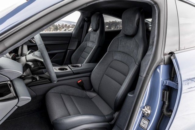 Porsche Taycan photo 31