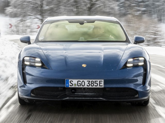 Porsche Taycan photo 26