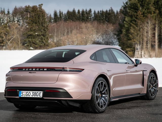 Porsche Taycan photo 28