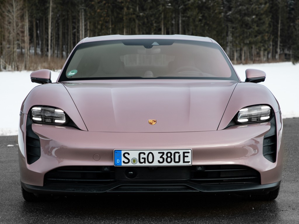 Porsche Taycan photo 4