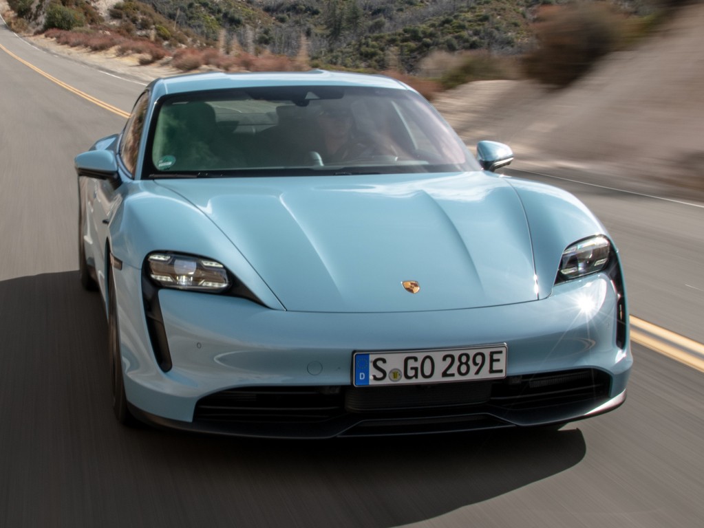 Porsche Taycan photo 30