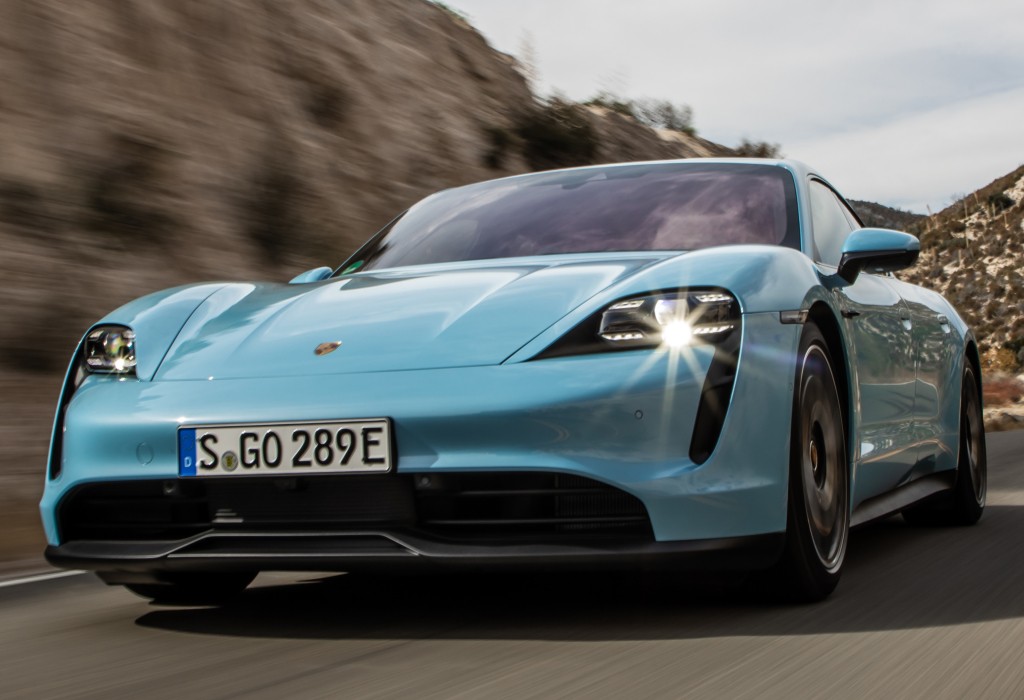 Porsche Taycan photo 31