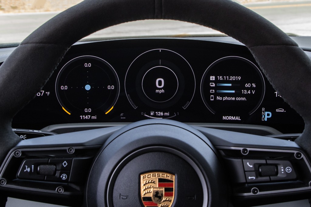 Porsche Taycan photo 34