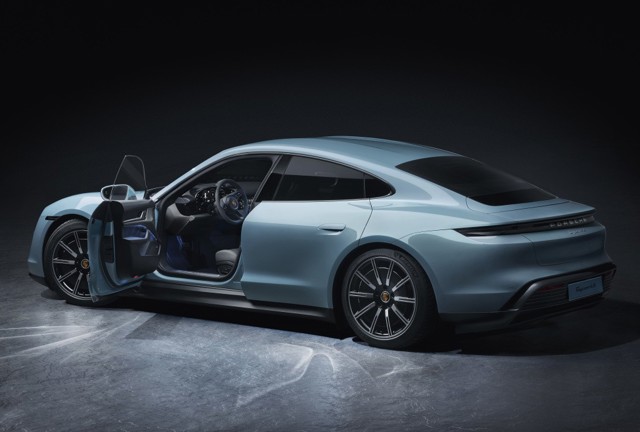 Porsche Taycan photo 3