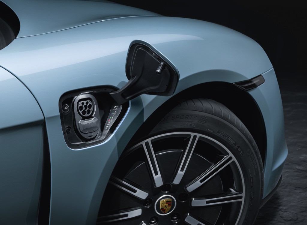 Porsche Taycan photo 4