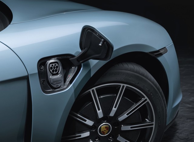 Porsche Taycan photo 4