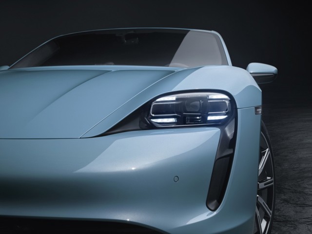 Porsche Taycan photo 5
