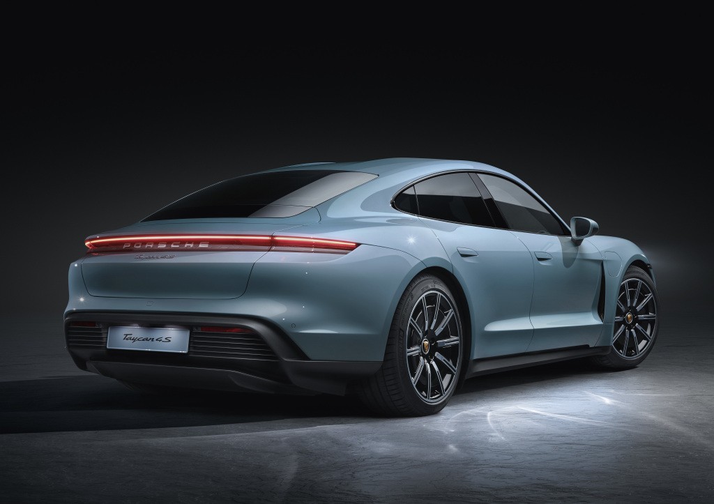 Porsche Taycan photo 6