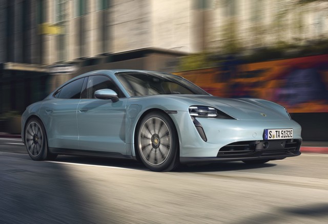 Porsche Taycan photo 8