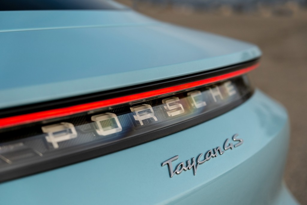 Porsche Taycan photo 9