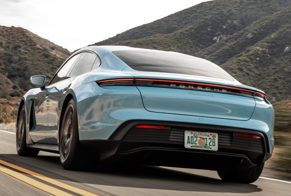 Porsche Taycan photo 11