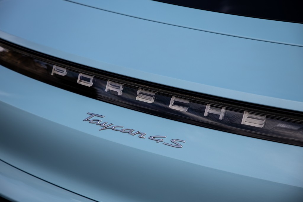 Porsche Taycan photo 14
