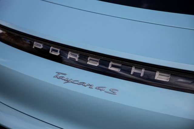 Porsche Taycan photo 14