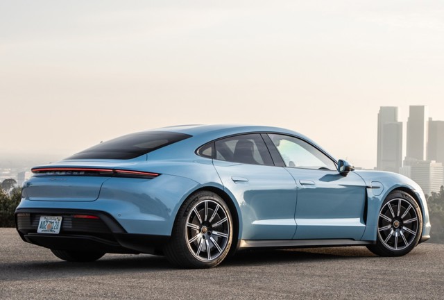 Porsche Taycan photo 16