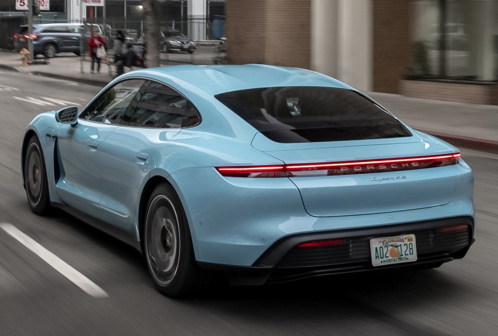 Porsche Taycan photo 17