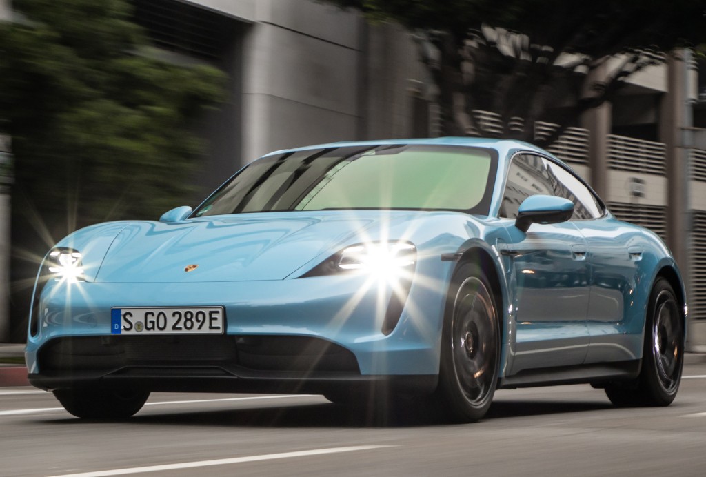 Porsche Taycan photo 18