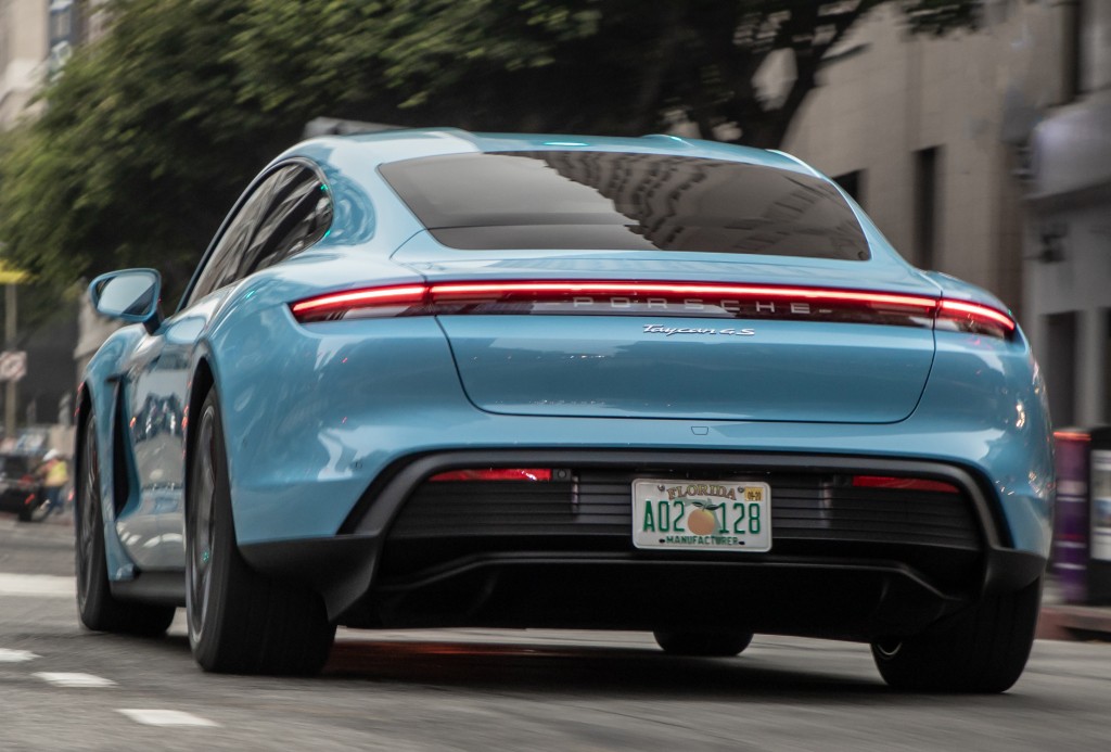 Porsche Taycan photo 20