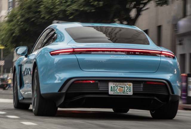 Porsche Taycan photo 20