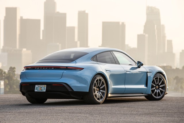 Porsche Taycan photo 21