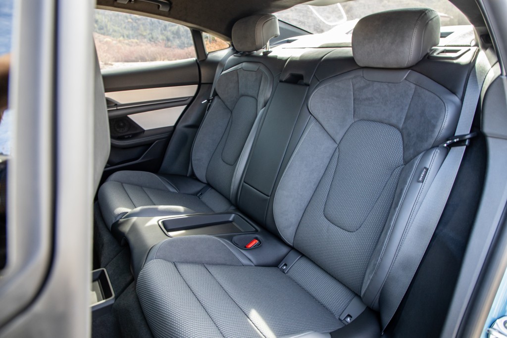 Porsche Taycan photo 36