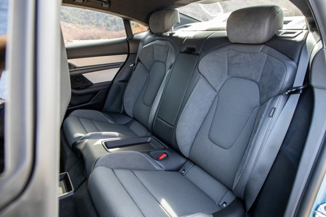 Porsche Taycan photo 36