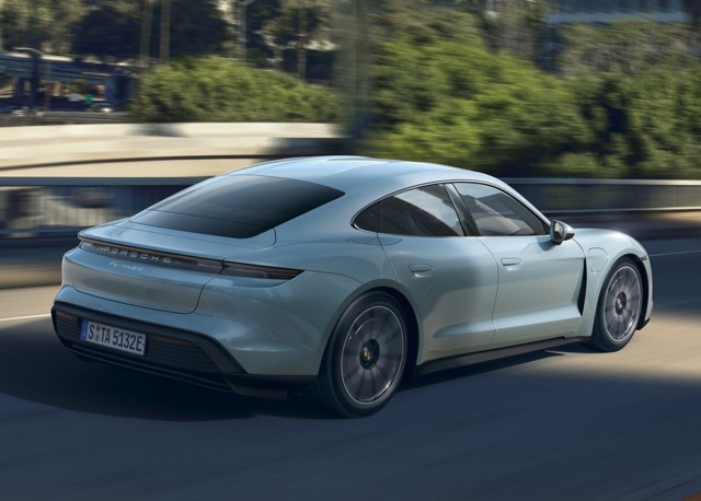 Porsche Taycan photo 23