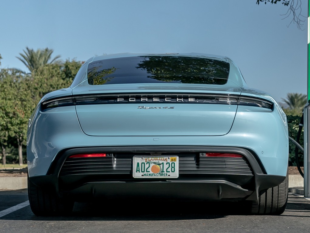 Porsche Taycan photo 26