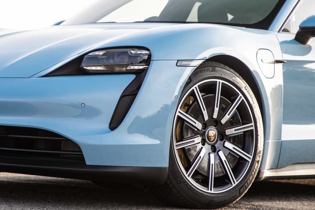 Porsche Taycan photo 27