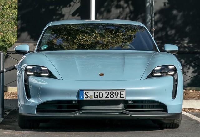 Porsche Taycan photo 28