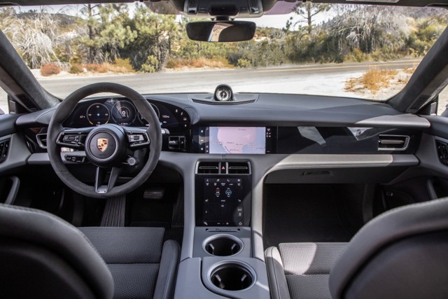 Porsche Taycan photo 37