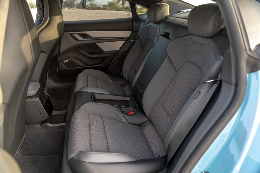 Porsche Taycan photo 38