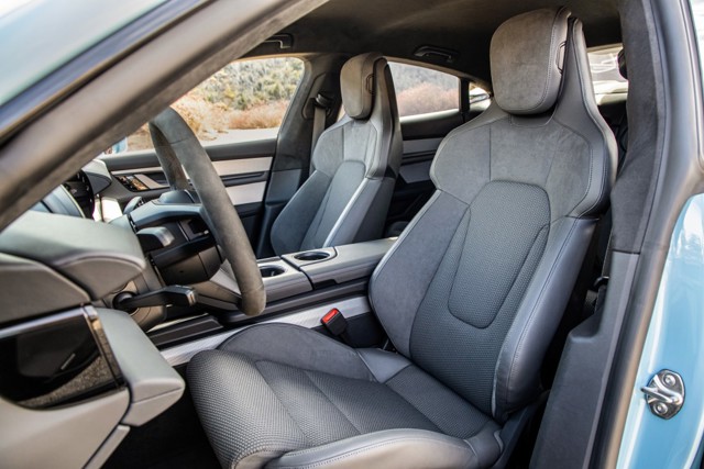 Porsche Taycan photo 40