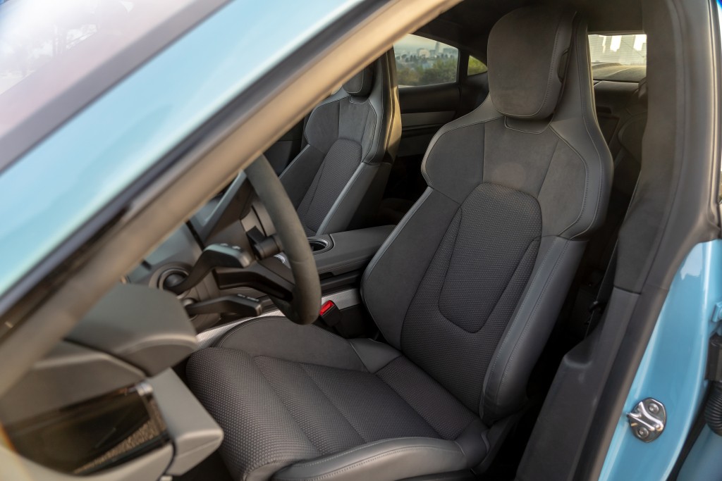 Porsche Taycan photo 41