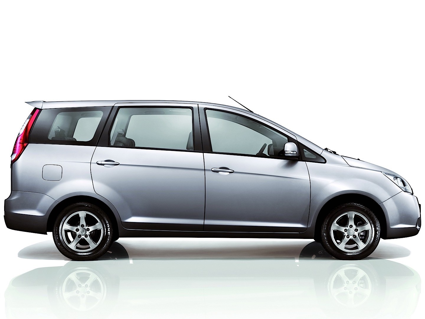 Proton Exora photo 5