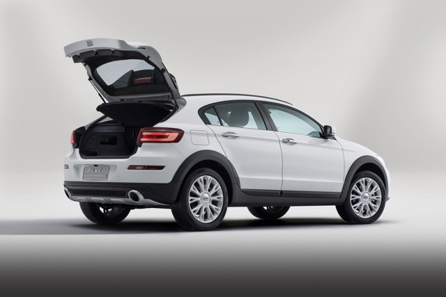 Qoros 3 photo 9