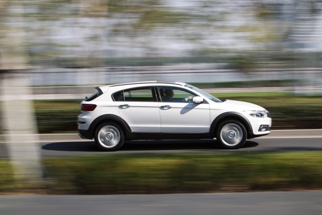 Qoros 3 photo 13