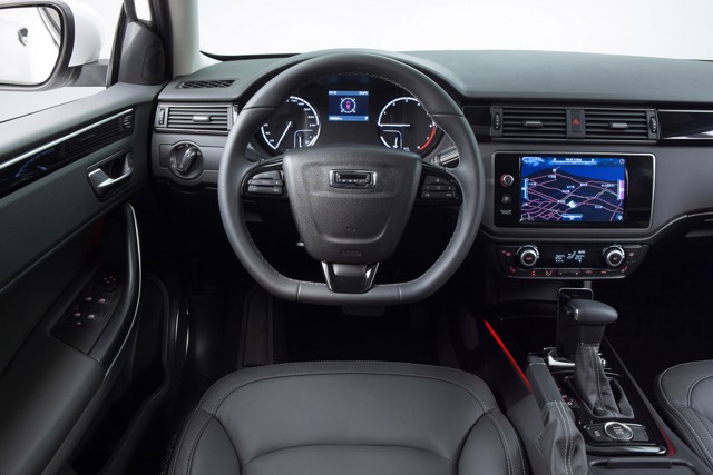Qoros 3 photo 25