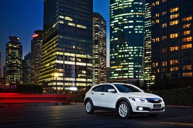 Qoros 3 photo 1