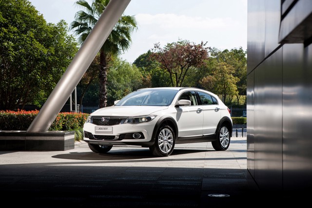 Qoros 3 photo 2