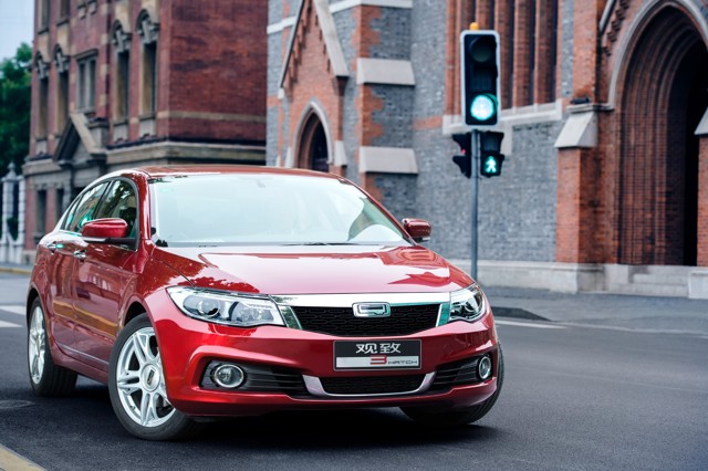 Qoros 3 photo 9