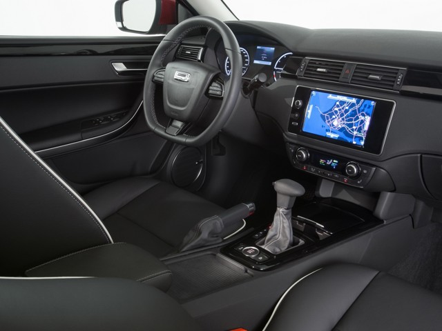 Qoros 3 photo 16