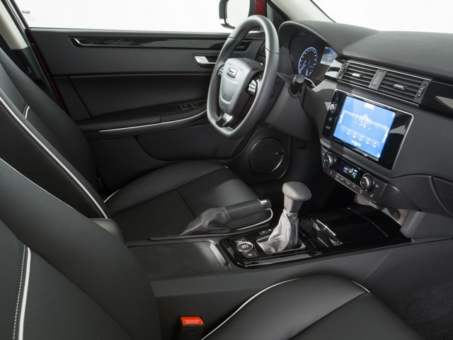 Qoros 3 photo 17