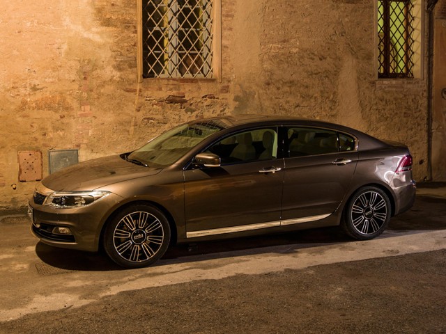 Qoros 3 Foto 28