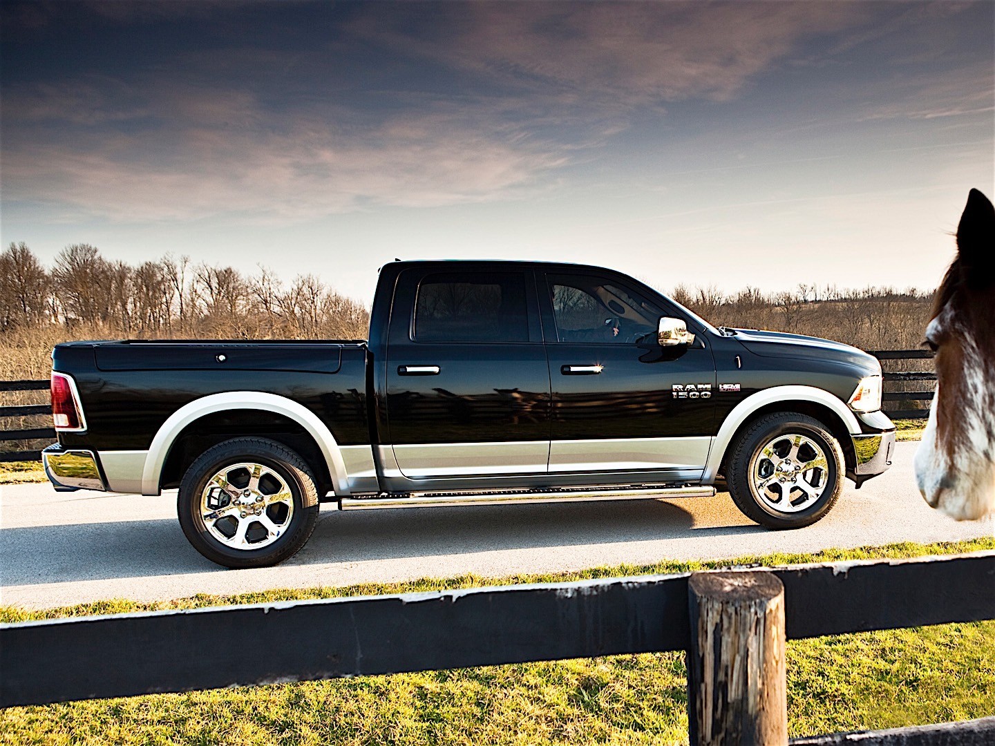 Ram Trucks 1500 photo 32