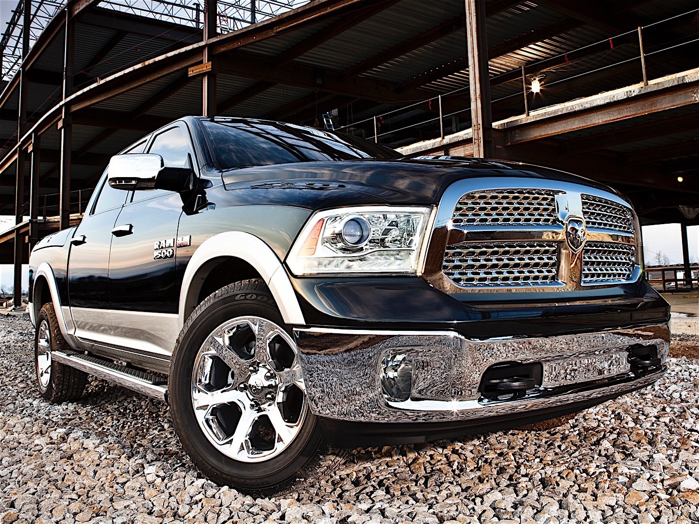 Ram Trucks 1500 photo 36